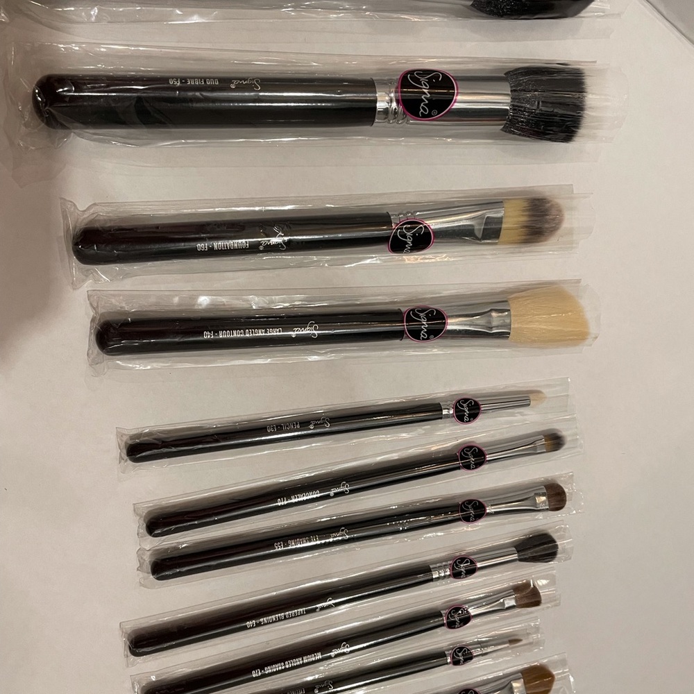 Sigma Essential Brush Set in Black